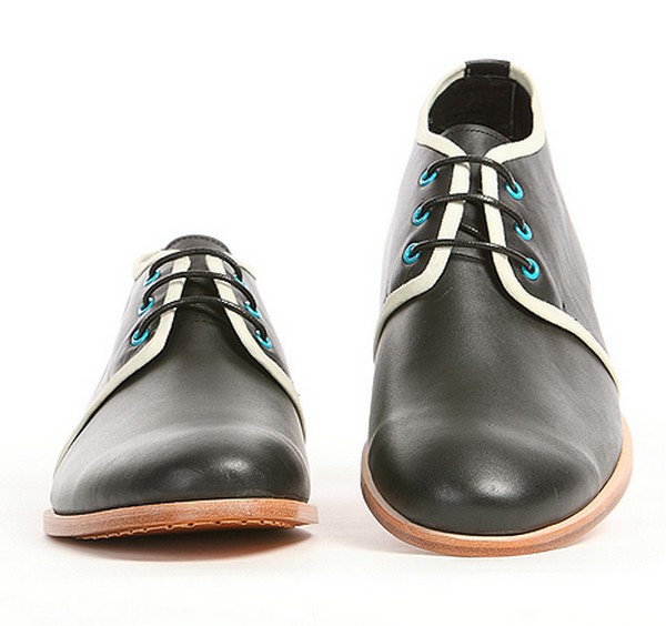 the Shug Mid Leather in Black by Zuriick ... This shoe is made of black leather and with this blue eyelets, the tubular waxed cotton and the leather