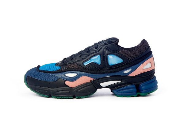 http://viacomit.net/wp-content/uploads/2015/07/adidas-by-raf-simons-springsummer-2016-collection-10.jpg