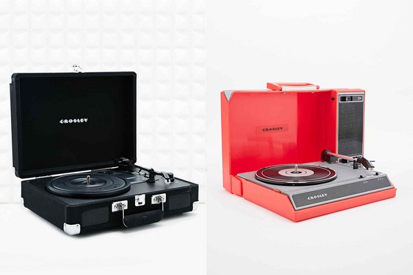 urban-outfitters-presents-its-record-players-selection-01
