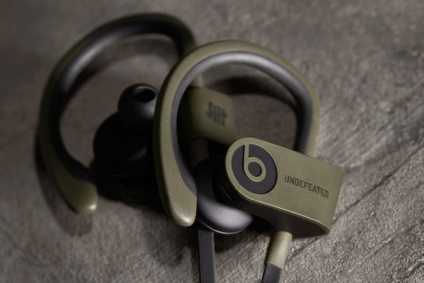 undefeated-x-beats-by-dre-limited-edition-powerbeats-2-wireless-01