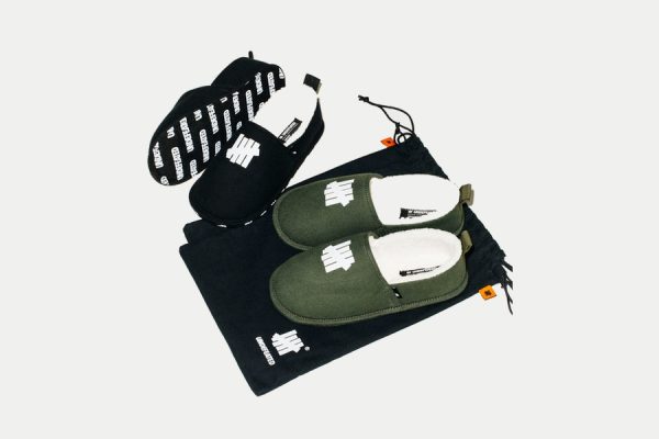 1 sur 76 Undefeated House Slippers