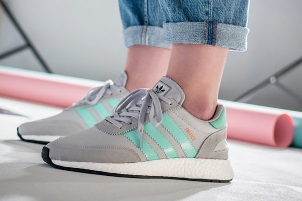 Foot Locker x adidas Originals présente la Iniki Runner Boost avec Sofia Richie
