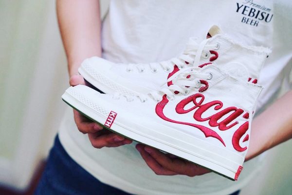 Premier coup d’œil sur la collab. KITH x Coca-Cola x Converse Chuck Taylor All Star '70