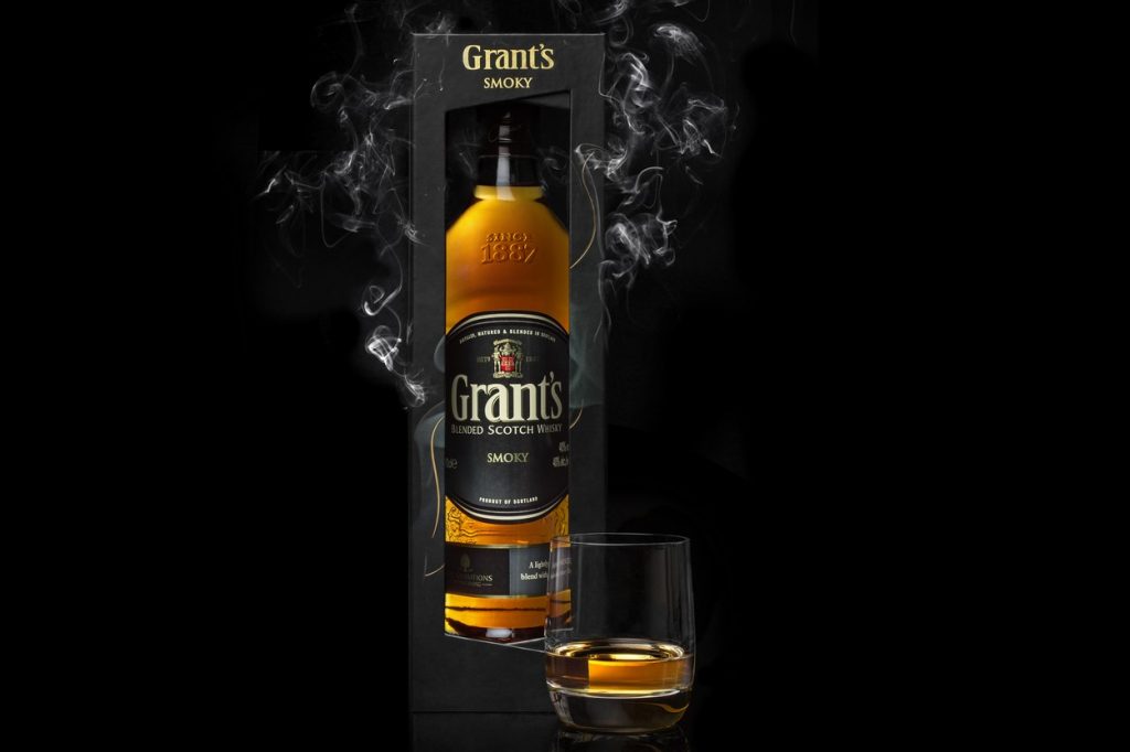 Le whisky Grant’s Smoky se pare d’un coffret pour les fêtes