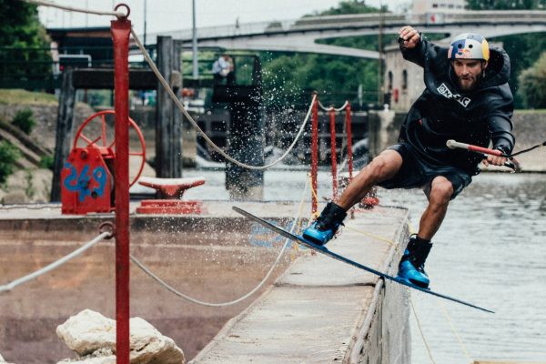 Session de wakeboard sur la Saine avec Dominik Hernler