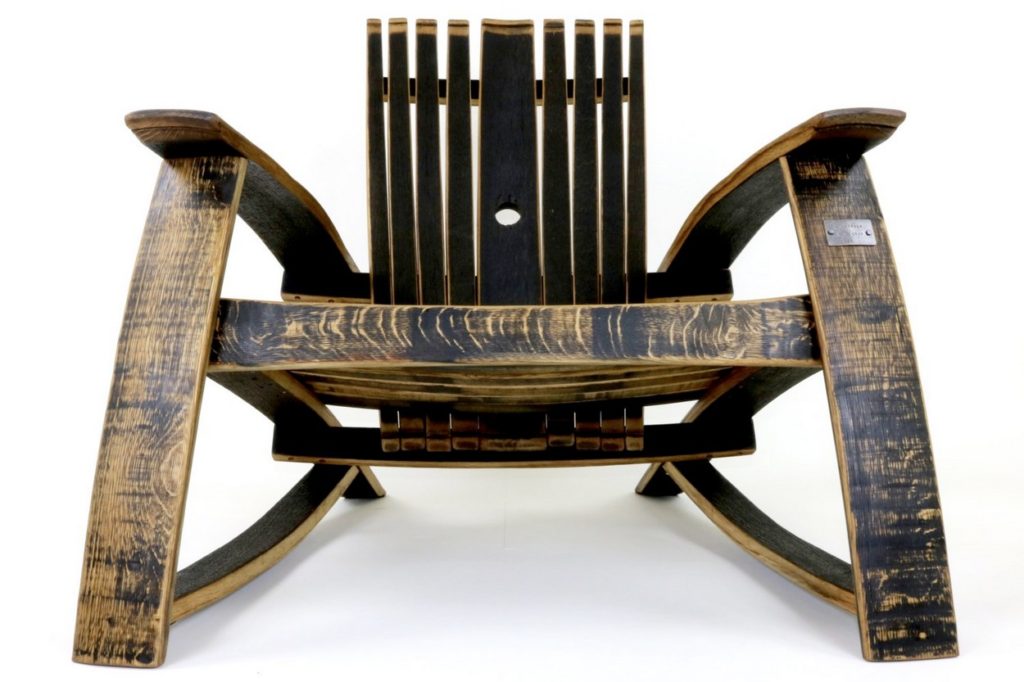 Bourbon Barrel Lounge Chair par Hungarian Workshop