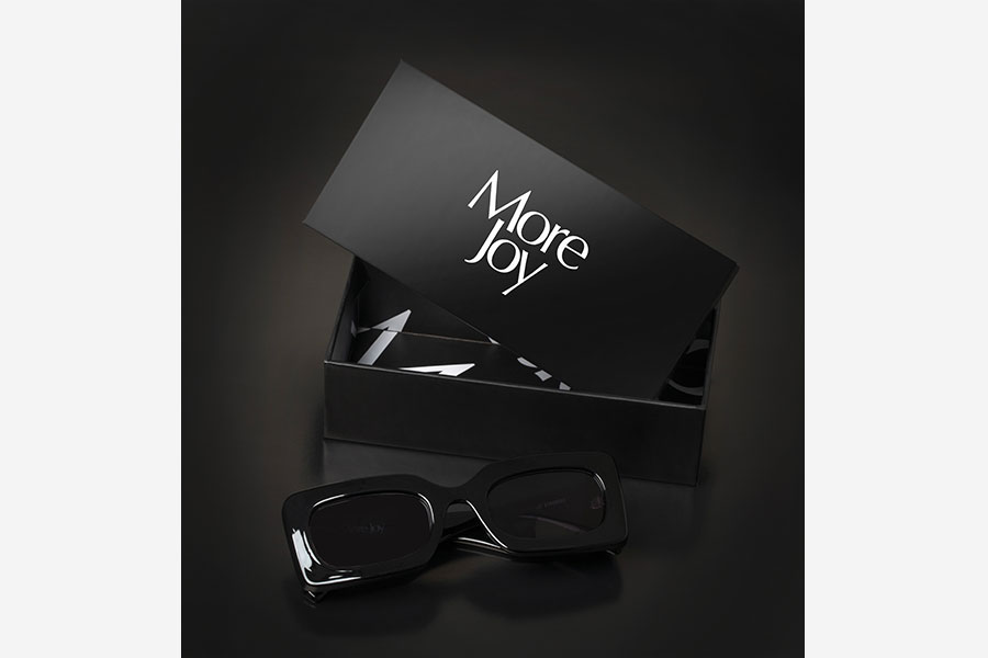 Collection de lunettes de soleil en édition limitée Le Specs x More Joy by Christopher Kane